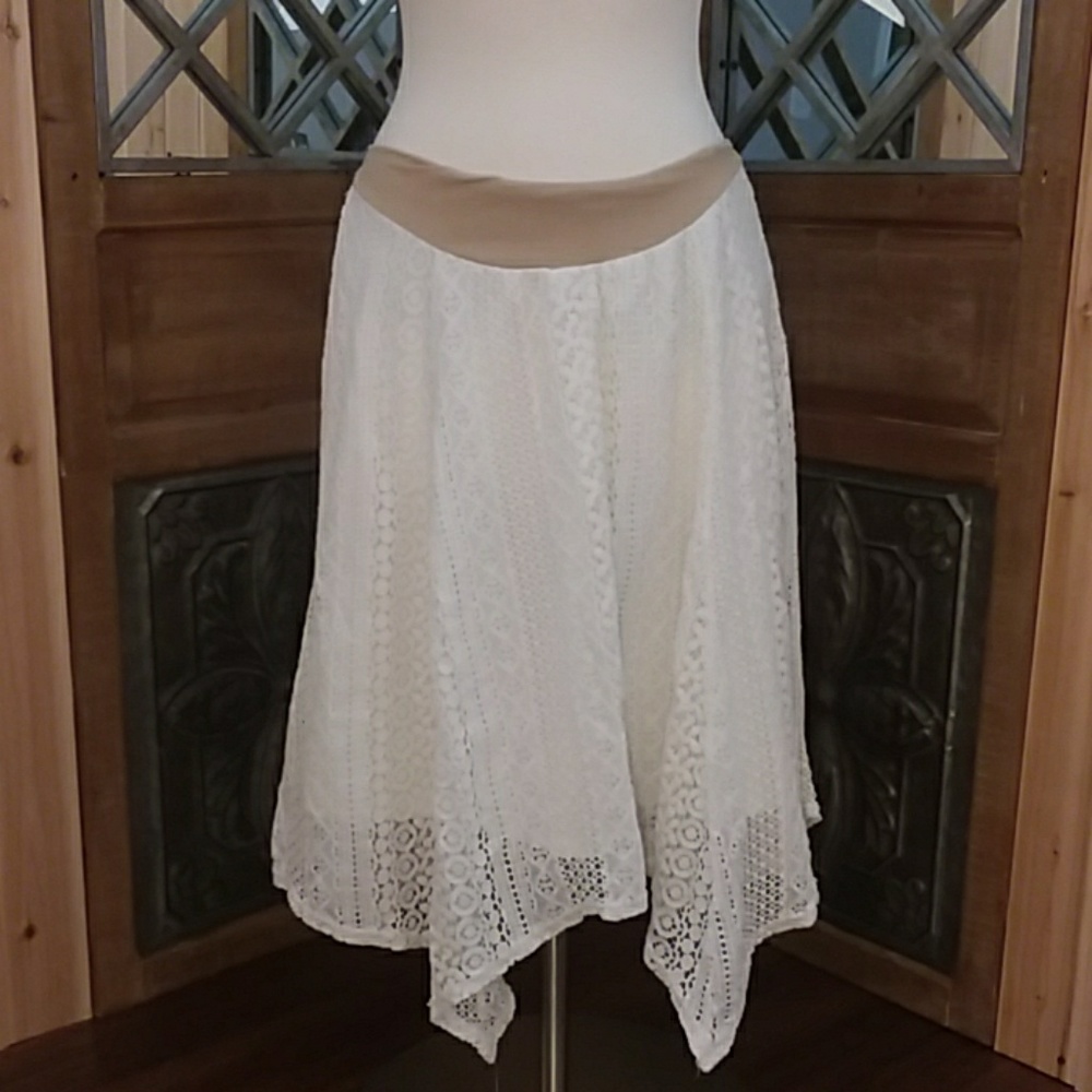 NWOT Motherhood maternity white lace skirt